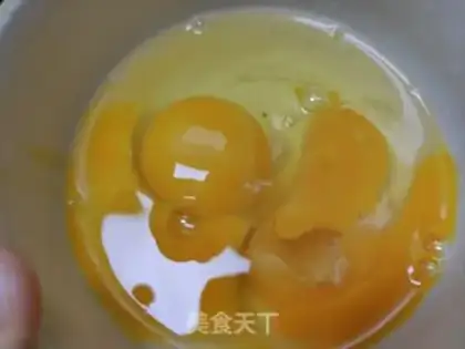 Make Garlic fried eggs step 2