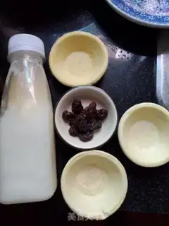 Make Sweet raisins and eggs step 0