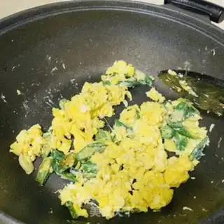 Make Eggs and aces step 5
