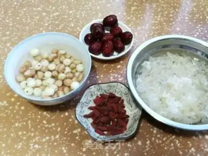 Make "The silver spoon of the Lotus peanut date." step 0