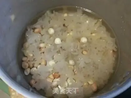 Make "The silver spoon of the Lotus peanut date." step 1