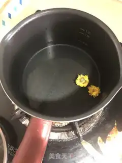 Make Pyramid silk shrimp soup step 1