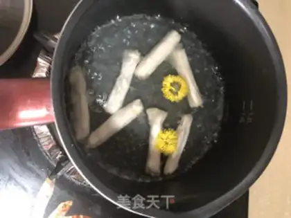 Make Pyramid silk shrimp soup step 2