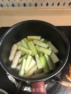 Make Pyramid silk shrimp soup step 3