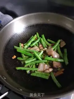 Make Five flowers and four bean noodles step 6