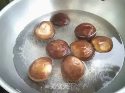Make Scrambled mushrooms step 1