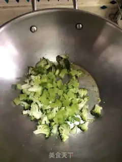 Make Orchid sausage fried rice step 2