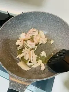 Make Spicy bean, fried meat step 1