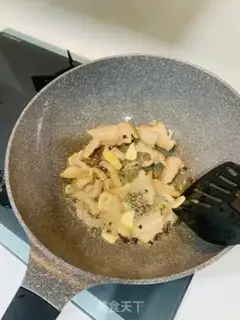 Make Spicy bean, fried meat step 2
