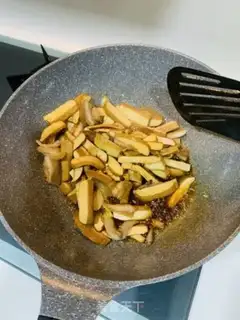 Make Spicy bean, fried meat step 4