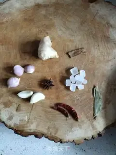 Make Northeast chicken stew with potato powder step 1
