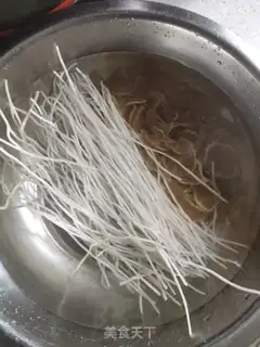 Make Northeast chicken stew with potato powder step 7