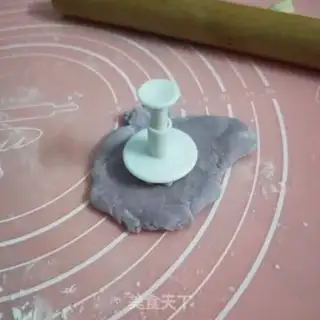 Make Double-coloured cutter step 8