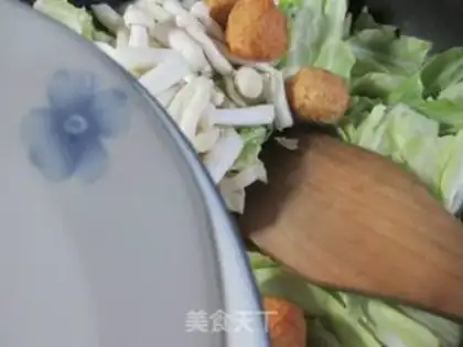 Make Seafood mushrooms, golden fish eggs, broccoli step 3
