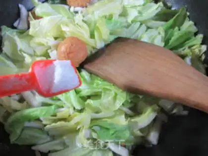 Make Seafood mushrooms, golden fish eggs, broccoli step 5