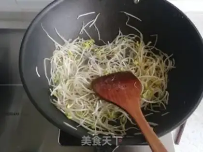 Make A fan with bean sprouts step 2