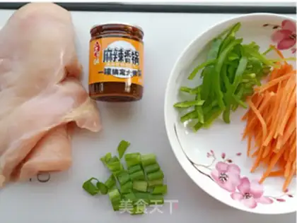 Make Spicy chicken silk step 1