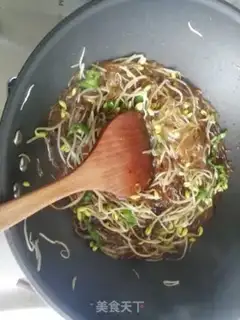 Make A fan with bean sprouts step 6