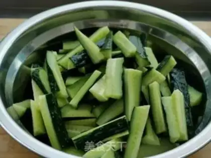Make Spicy cucumber bars step 1