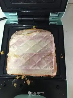 Make Double-coloured egg meat pine toast step 6