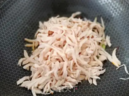 Make Spicy chicken silk step 6