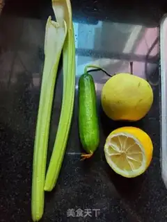 Make Celery cucumber juice step 0