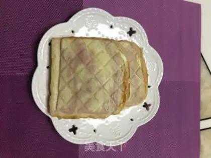 Make Double-coloured egg meat pine toast step 7