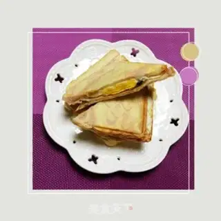 Make Double-coloured egg meat pine toast step 8