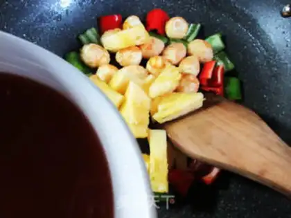 Make Pineapple fried eggs step 9