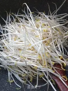 Make Jealous green bean sprouts step 0