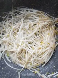 Make Jealous green bean sprouts step 1