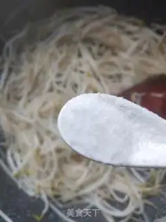 Make Jealous green bean sprouts step 2
