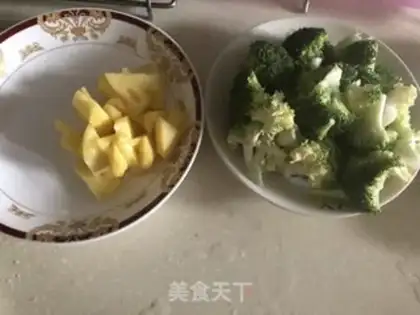 Make Pineapple clears the broccoli step 0