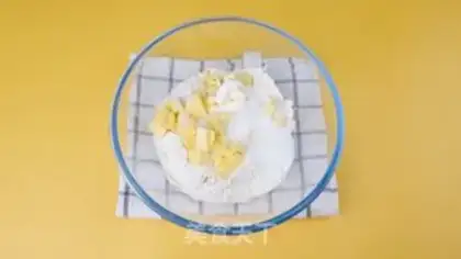 Make Pineapple pie step 1