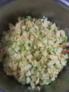 Make Scrambled eggs step 1