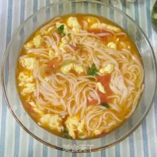 Make Tomato eggs, hot noodles step 7