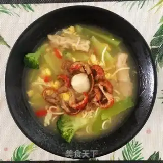 Make Shrimp-tailed chicken fried egg noodles step 5