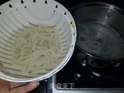 Make Black Tiger Shrimp makes noodle step 3
