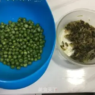 Make Roast peas with onion oil step 0