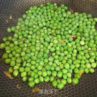 Make Roast peas with onion oil step 2