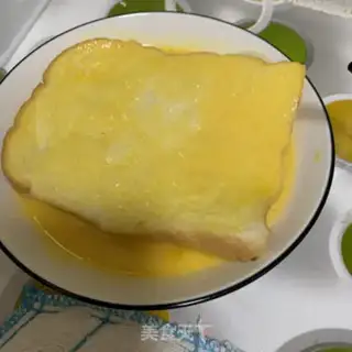 Make Egg fried gold toast step 2