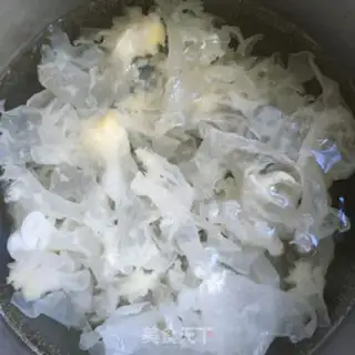 Make Lily Silver Ear Sydney soup step 1