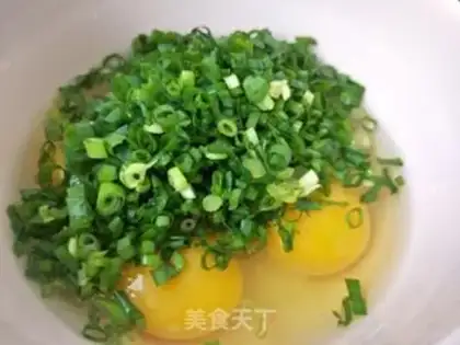 Make Onion ham fried eggs step 4