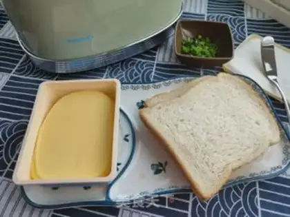 Make Onion butter toast step 0