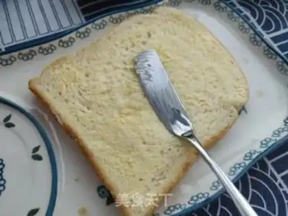 Make Onion butter toast step 1