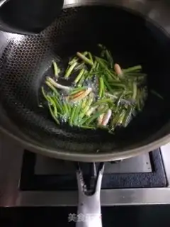 Make Shanghai onion oil noodles step 1