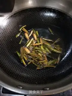 Make Shanghai onion oil noodles step 2
