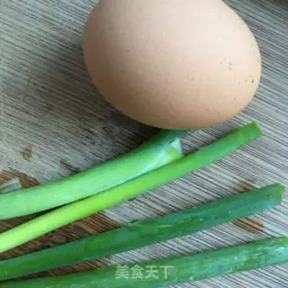 Make Spicy egg noodle step 1