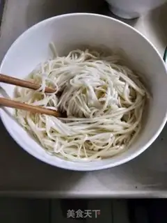 Make Five flowers and four bean noodles step 3