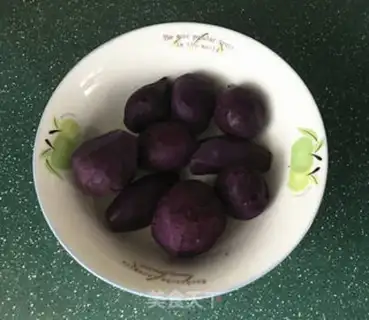 Make Potato-coloured buns step 1
